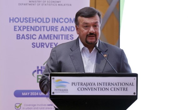 Menteri Kewangan II Datuk Seri Amir Hamzah Azizan merasmikan Laporan Survei Pendapatan dan Perbelanjaan Isi Rumah 2024 di Putrajaya, hari ini